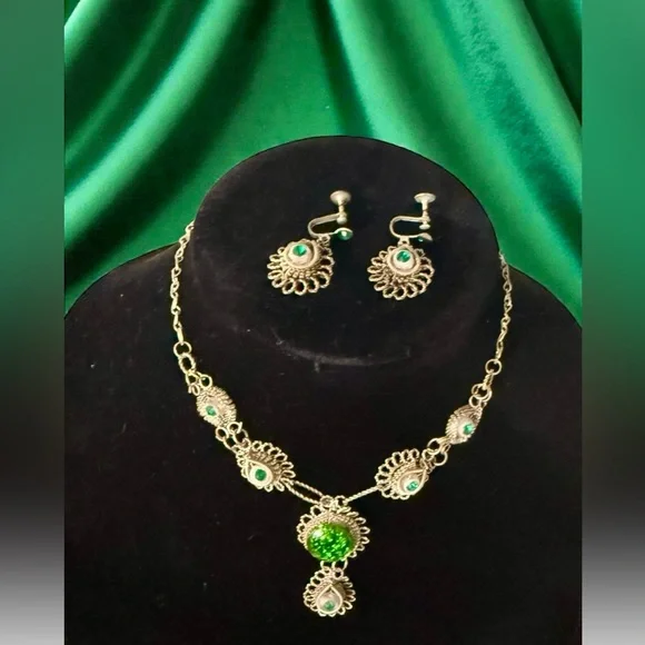 Antique Czech Cannetille Silesian Iron Wirework & Green Glass Demi Parure Set - Picture 5 of 9